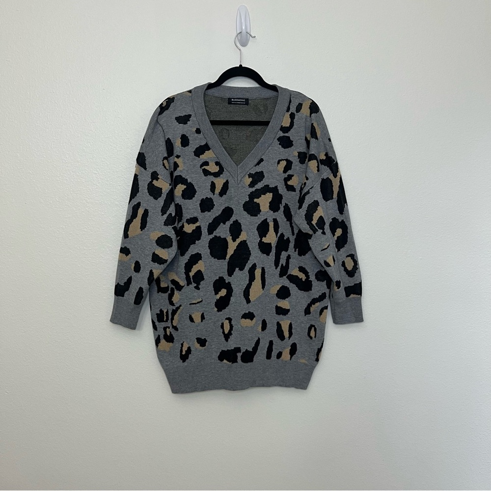 Bloomchic Leopard Print Pull Over V-neck Sweater Gray Size 14-16